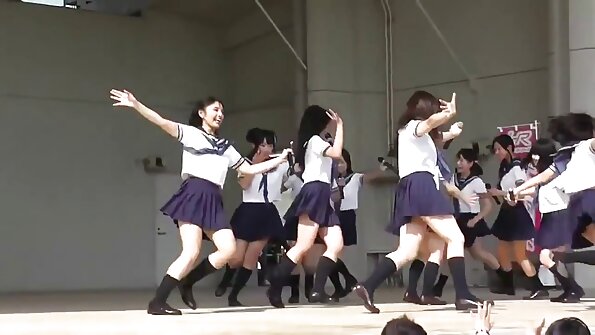 एक सेक्सी गधा फूहड़ एक परिचित द्वारा उसके घर में गड़बड़ हो रही है सेक्सी फिल्म वीडियो एचडी