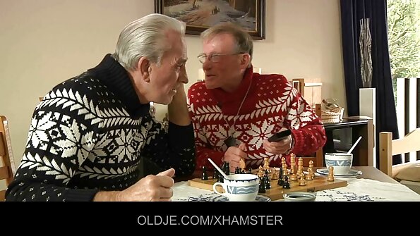 सुनहरे बालों वाली हथकड़ी उसके पंजाबी सेक्सी वीडियो फिल्म एचडी प्रेमी और fucks एक और आदमी कट्टर