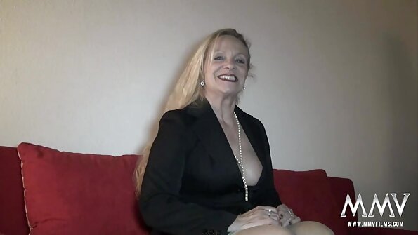 एक सुनहरे सेक्सी वीडियो एचडी फिल्म बालों वाली बड़े स्तन के साथ हो रही है एक डिक shoved में उसकी योनि