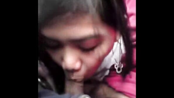 सुनहरे बालों वाली गुड़िया आराम करती है एचडी फिल्म सेक्सी और है मज़ा में एकल हस्तमैथुन दृश्य