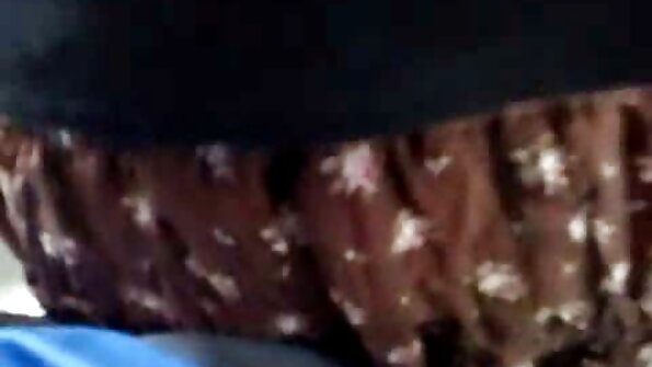 एक लैटिना सेक्सी मूवी हिंदी में फुल एचडी बड़े सुंदर स्तन के साथ एक बड़ा डिक पर बैठी है