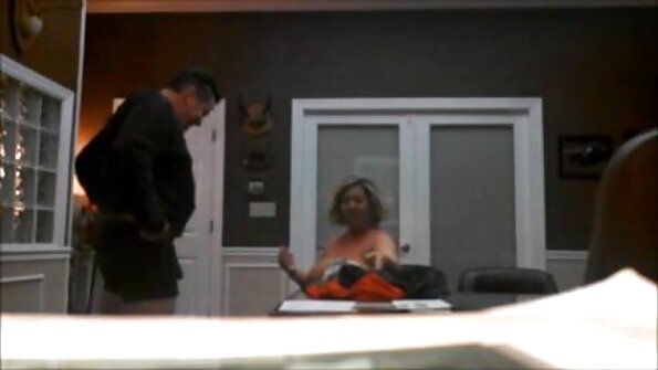 सुंदर काली राजकुमारी अपने लंबे सफेद शाफ्ट से प्यार सेक्सी फिल्म फुल एचडी में करती है