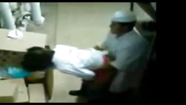 बिंबो ब्लोंड नकली निर्माता के साथ बेडरूम में मैथुन करता सेक्सी फिल्म वीडियो एचडी हिंदी है