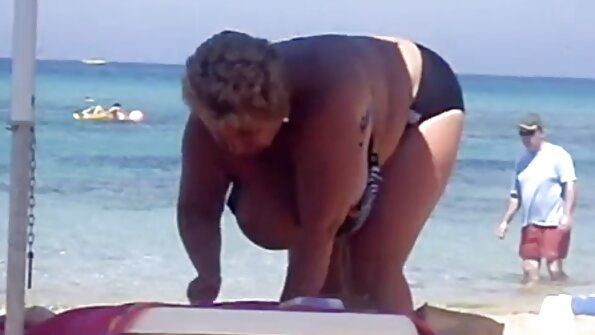 एथेना फ्रंट सेक्सी फिल्म वीडियो एचडी डेस्क पर काम से थक गई है इसलिए उसके बॉस को बहकाती है