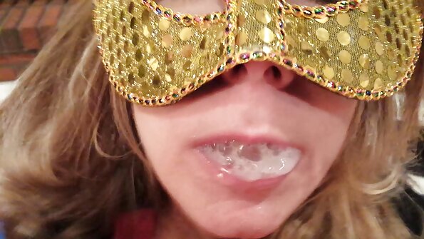 Avril हॉल सेक्सी पिक्चर एचडी मूवी बड़े कॉक हार्डकोर सेक्स के लिए सोफे पर फैलता है