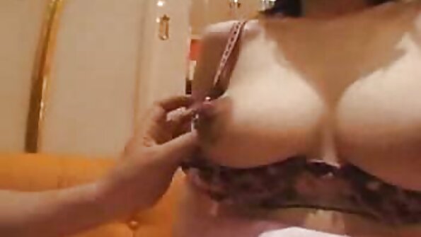 एक महिला जो गुदा मैथुन का आनंद लेती है, सेक्सी फिल्म वीडियो एचडी हिंदी उसे पीछे से टाइट फीस्टिंग कर रही है