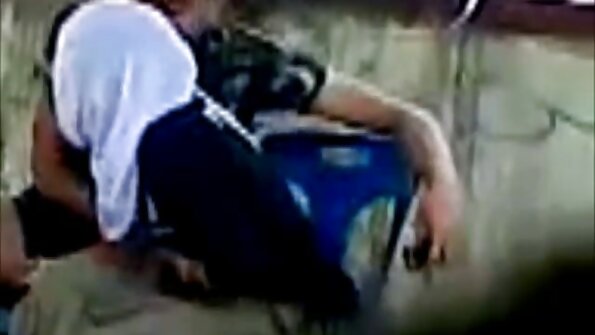 एक सुडौल लड़की हो रही हिंदी सेक्सी फिल्म एचडी है गड़बड़ द्वारा उसके साथी पर उसकी तरफ