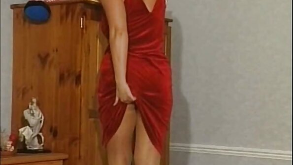 एक फिट महिला के साथ उसकी चूत पर चुभन एक बड़े डिक की सेक्सी वीडियो एचडी मूवी सवारी कर रही है