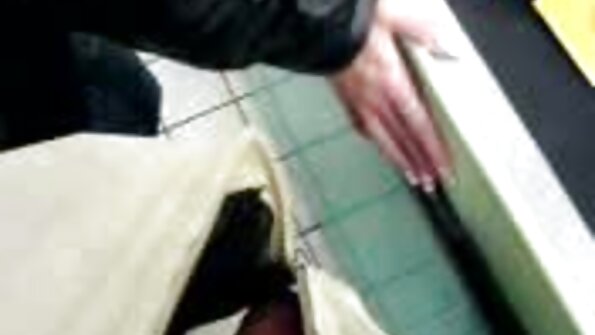 एक टीन ब्रुनेट pushes उसकी बड़ा सेक्स टॉय सेक्सी फिल्म एचडी सेक्सी में उसकी भावपूर्ण पुसी