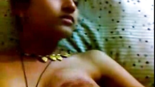 सेक्स टॉयज से प्यार करने वाली एक बड़ी गांड वाली फूहड़ हमें दिखा रही है कि वह सेक्सी वीडियो हिंदी मूवी एचडी उनका उपयोग कैसे करती है