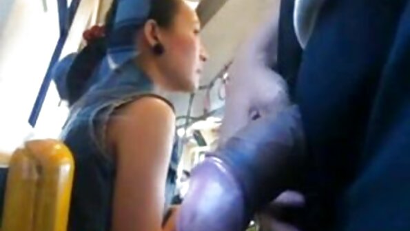 एक सुनहरे बालों वाली के साथ एक अच्छी जोड़ी के स्तन है पर के बिस्तर, हो रही है सेक्सी फिल्म वीडियो में एचडी उसकी चूत गड़बड़