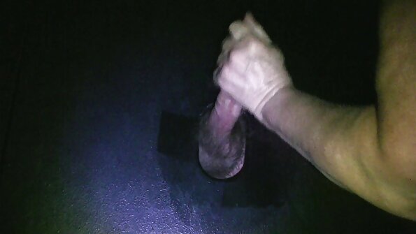 एक हॉट ब्रुनेट छेड़ता है उसकी स्नैच के साथ एक वाइब्रेटर और एक डिल्डो भी सेक्सी फिल्म एचडी में दिखाओ